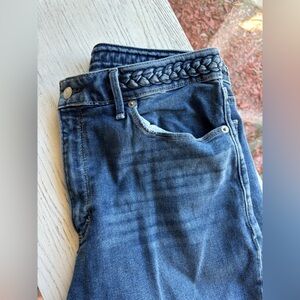 Abercrombie Jeans curve love 14/32 worn a few times. Tapered leg braided band.